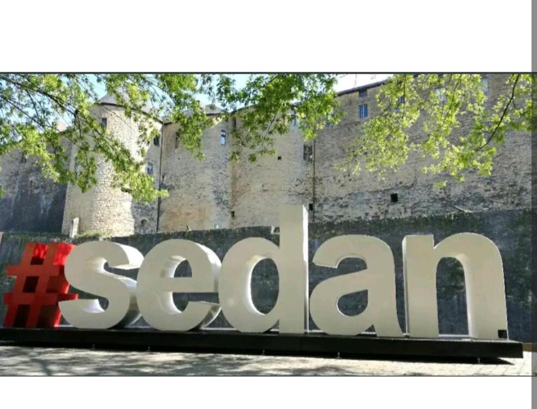 Charmant Duplex Dans Le Centre Historique De Sedan Lägenhet Exteriör bild